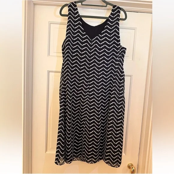 Armani Collezioni Herringbone Navy And White Print Shift Dress (RRP$995) Sz 14